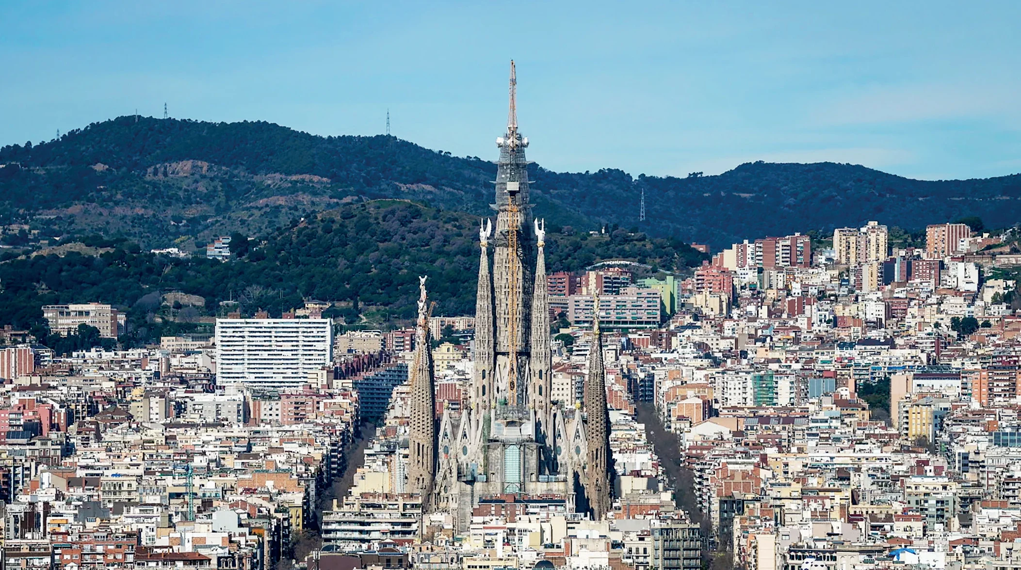 Sagrada Familia sięga nieba